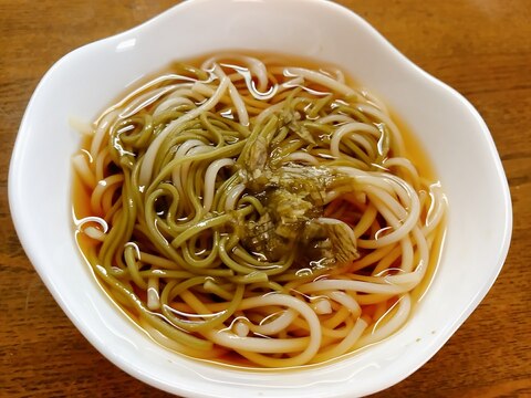 とろろ昆布のせ素麺と茶そばぶっかけ